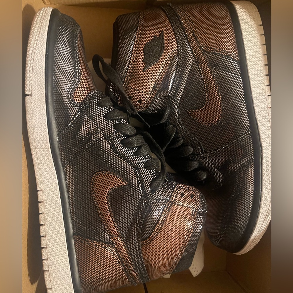Air Jordan 1 High OG Fearless Bronze Mesh Size Wmns size 8.5